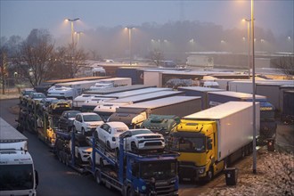 Heavy traffic on the A2 at the Bottrop-Süd service area, overcrowded lorry parking in the evening,