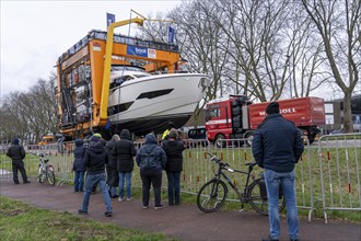 Craning the €6.3 million Sunseeker 88Y motor yacht, weighing 82 tonnes, in preparation for the