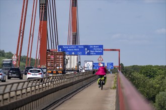 The motorway bridge between Duisburg-Baerl and Duisburg-Beeckerwerth, A42, over the Rhine, cycle