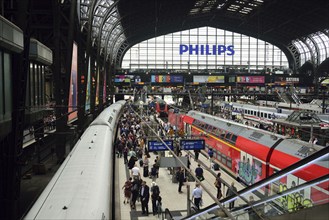 Europe, Germany, Hamburg, central station, station concourse, local and long-distance traffic, many