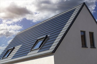 Solar roof: detached house with solar roof tiles as a high-quality and attractive alternative to