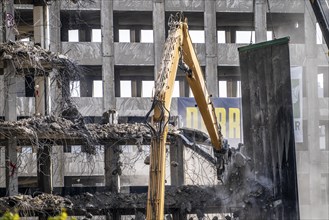 Construction site on Haroldstraße, demolition of a former office building, after complete gutting