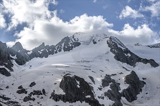 Glaciated mountain peak Großer Möseler, glacier Furtschaglkees, Berliner Höhenweg, Zillertal Alps,