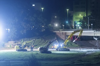 In the early hours of the morning, a section of the Carola Bridge collapsed for unknown reasons.