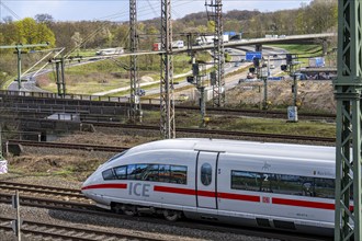 ICE train on the railway line at the Kaiserberg motorway junction, the A3 and A40, 8 tracks run