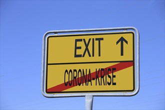 Symbolic image: Town exit sign with the words Coronavirus / Exit