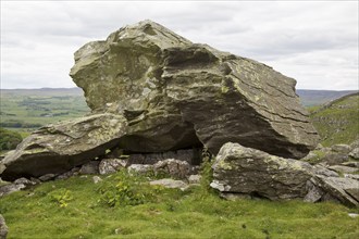 Norber erratics glacial deposition, Austwick, Yorkshire Dales national park, England, UK