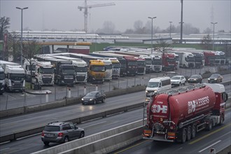 Heavy traffic on the A2 at the Bottrop-Süd service area, overcrowded lorry parking in the evening,