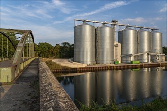 Silo plant, storage silo for grain and rape, of the Raiffeisen-Landbund, at the Lahde lock canal, 5