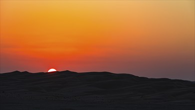 Sunrise in the sand dunes of the Rub al Khali desert, Dhofar province, Arabian Peninsula, Sultanate