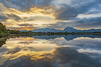 Sunrise, Hopfensee, near Füssen, Ostallgäu, Allgäu, Upper Swabia, Swabia, Bavaria, Germany, Europe