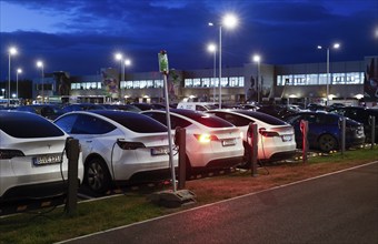 Tesla vehicles are charged at a charging station at the Tesla factory, Grünheide, 13.01.2023