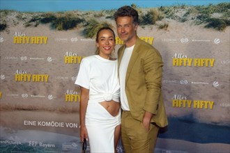 Annemarie and Wayne Carpendale, ALLES FIFTY FIFTY, red carpet for the premiere, cinema in the