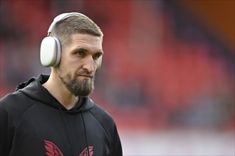 Robert Andrich Bayer 04 Leverkusen (08) with headphones, Portrait, Voith-Arena, Heidenheim,