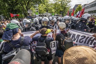 Riots in the run-up to the AFD party conference in Essen, demonstrators try to prevent AFD