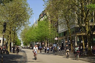 Germany, Hamburg, City, Mönckebergstraße, Main shopping street, Passers-by in motion, Hamburg,