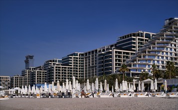 Beach in front of Hotel Hilton Dubai Palm Jumeirah, behind Hotel The View At The Palm, Nakheel West