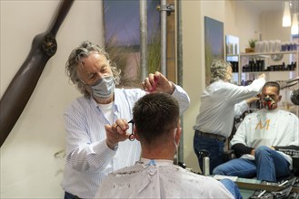 Hairdressing salon in Essen-Rüttenscheid, first customer after 6 weeks, shop closed due to Corona,