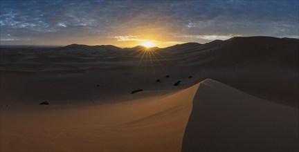 Sunrise in the desert, dunes, Erg Chebbi, Sahara, Merzouga, Morocco, Africa