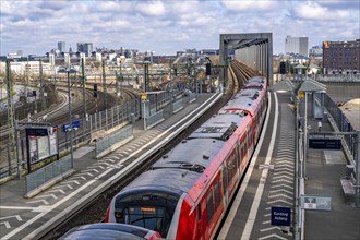 Track system at Elbbrücken station, travelling towards the city centre, line S3 towards Pinneberg,