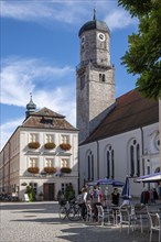 Old town hall, today local history museum, with parish church &lt, Mariä Himmelfahrt, Marienplatz,