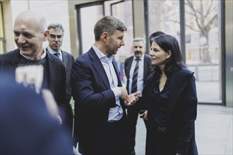 (R-L) Annalena Bärbock (Bündnis 90/Die Grünen), Federal Foreign Minister, and Thomas Hitzelsberger,