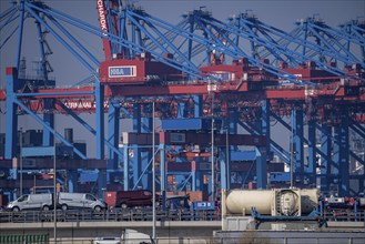 Port of Hamburg, Waltershofer Hafen, A7 motorway, container ship, HHLA Container Terminal