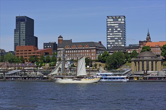 Europe, Germany, Hanseatic City of Hamburg, St. Pauli, Landungsbrücken, Elbe, View over the Elbe to