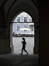 View through a Gothic arch of the town hall onto Stralsund's market square, 12/09/2016