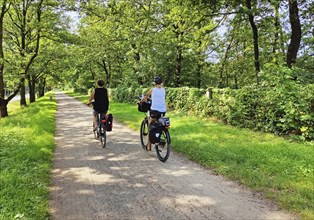 Two cyclists at the Haltern reservoir, Haltern am See, Ruhr area, North Rhine-Westphalia, Germany,