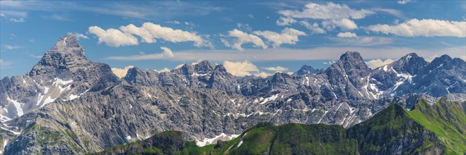 Mountain panorama from Nebelhorn, 2224m, to Hochvogel, 2592m and the Hornbach chain, Allgäu Alps,