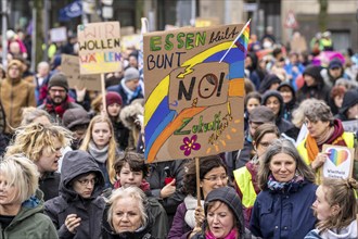 Pupils demonstrate against right-wing extremism, under the motto Schule bleibt Bunt (school remains