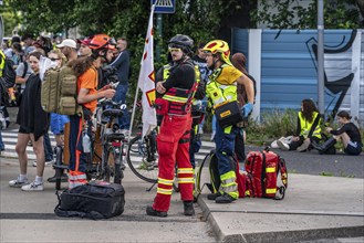 Paramedics at the demonstration against the AFD party conference in Essen, blockade of