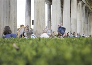 Reading by Ulrike C. Tscharre and live music at the Kolonnaden Bar on Museum Island in Berlin,