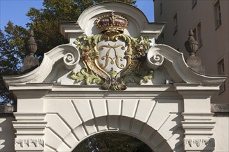 Courtyard wall with rusticated portal and initial cartouche, neo-baroque, around 1900,