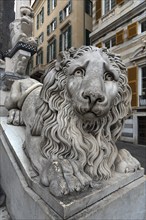 Large lion sculpture in front of San Lorenzo Cathedral, Piazza San Lorenzo, Genoa, Italy, Europe