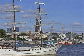 Europe, Germany, Hanseatic City of Hamburg, Baumwall, Elbe, View of the Michel, Three-masted barque