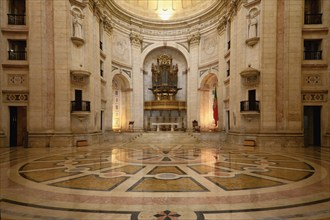 Church of Santa Engracia converted into National Pantheon, Central crossing and naves polychromed