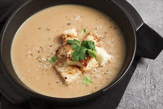 Cream soup, mashed soup, beige, mushroom, onion, cauliflower, vegetarian soup