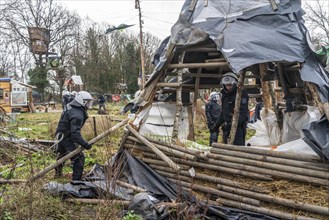 2nd day of the clearing of the hamlet Lützerath, by the police, of tree houses and huts, of climate