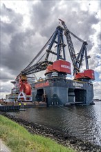 Petroleumhaven, the largest floating crane in the world, Heerema Sleipnir, from Rotterdam,