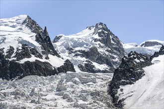 La Jonction, glacier tongue, Glacier des Bossons meets Glacier de Taconnaz, summit of Mont Maudit