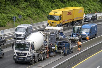 Motorway construction site on the A52 in Essen, basic renovation of the two carriageways in both