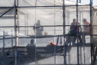 Construction site, scaffolding, work on scaffolding, lunch break, bridge piers Germany