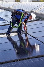 Installation of solar modules on the roof of a commercial enterprise, over 400 photovoltaic modules