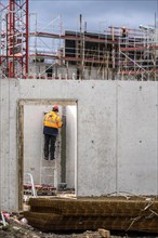 Major construction site in Düsseldorf, on the B8, Danziger Straße, construction of a residential