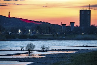 Cargo ship on the Rhine near Duisburg-Beeckerwerth, Rheinpreussen spoil tip in Mörs, spoil tip sign