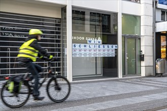 First day of the Christmas lockdown in the Corona crisis, Hohe Straße shopping street in the city