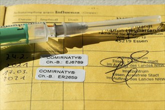 Vaccination booklet, proof of double vaccination with the Corona vaccine from BioNTEch/Pfizer,