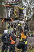 2nd day of the clearing of the hamlet Lützerath, by the police, of tree houses and huts, of climate